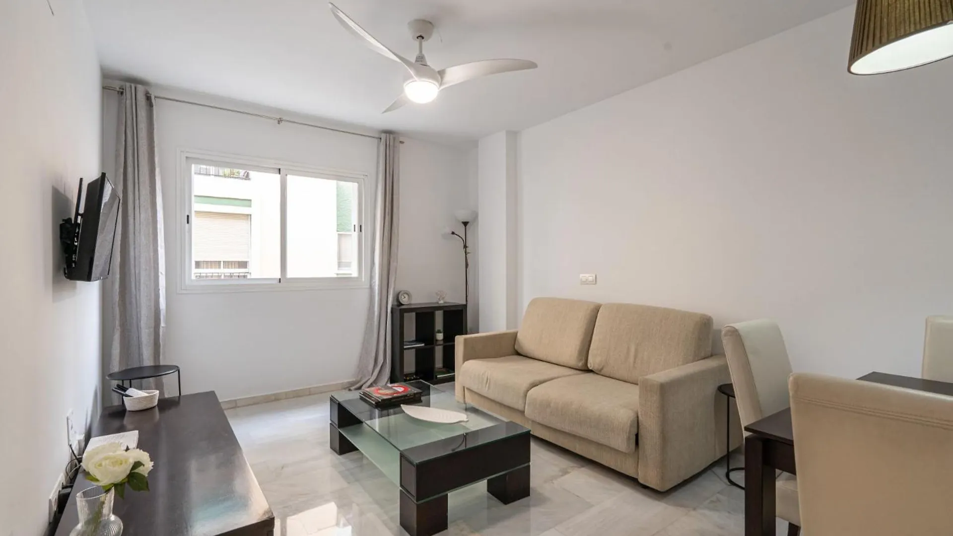 Stay U-Nique Apartment Fernando Catolico location